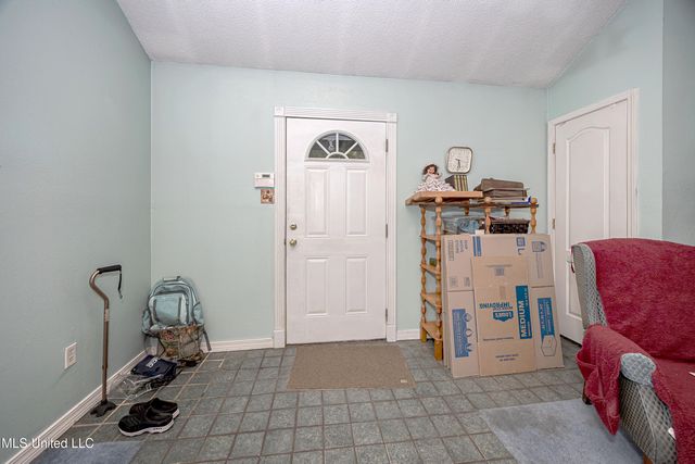 2713 N 6th Street, Ocean Springs, MS 39564