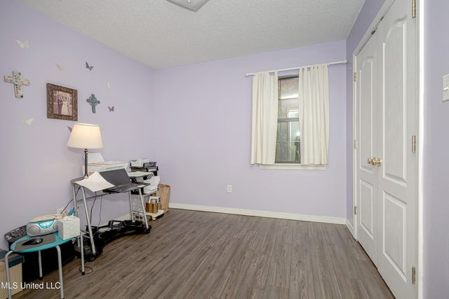 2713 N 6th Street, Ocean Springs, MS 39564