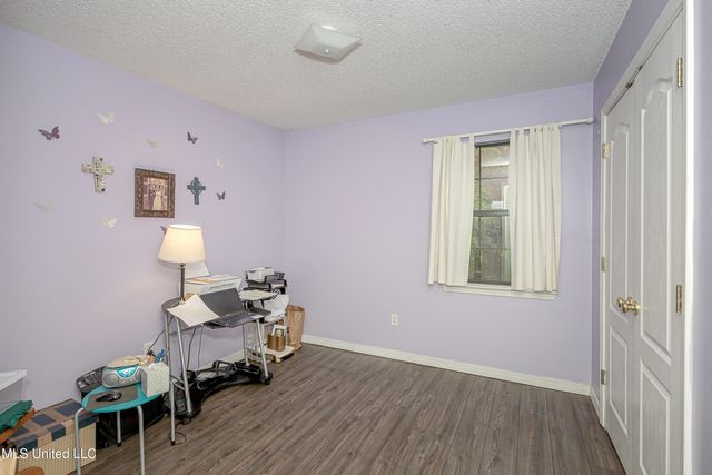 2713 N 6th Street, Ocean Springs, MS 39564