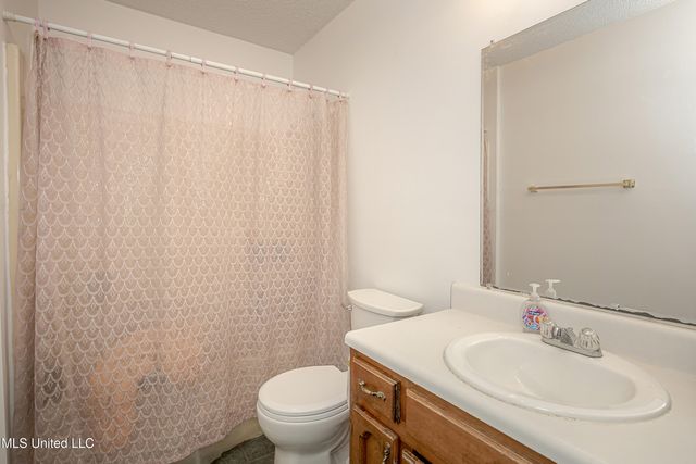 2713 N 6th Street, Ocean Springs, MS 39564