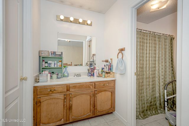 2713 N 6th Street, Ocean Springs, MS 39564