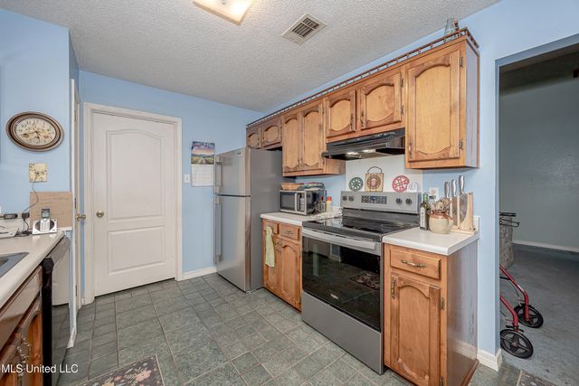 2713 N 6th Street, Ocean Springs, MS 39564