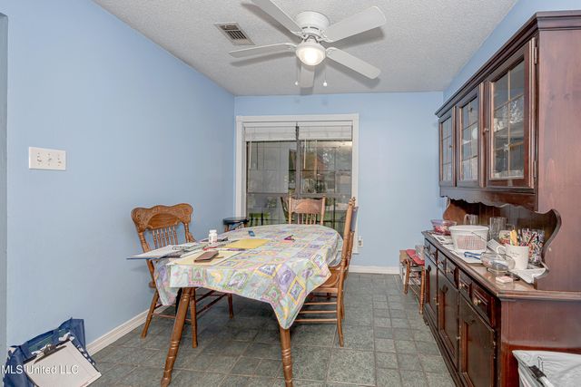 2713 N 6th Street, Ocean Springs, MS 39564