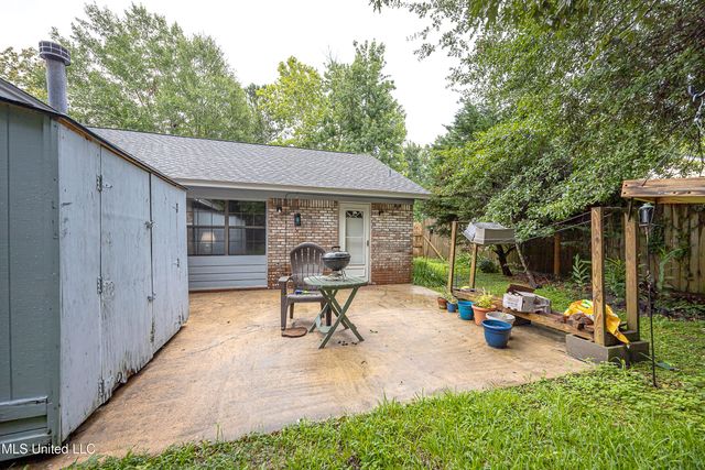 2713 N 6th Street, Ocean Springs, MS 39564