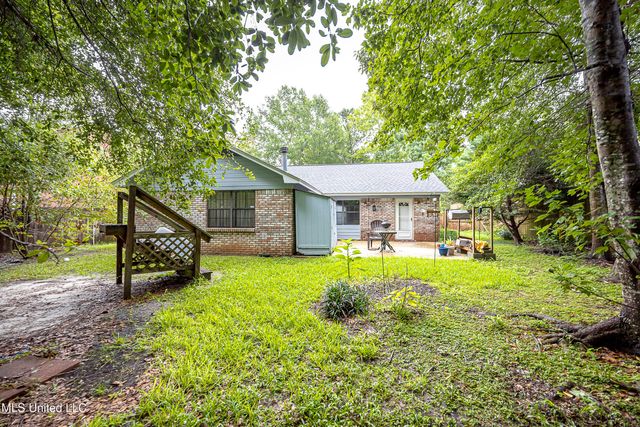 2713 N 6th Street, Ocean Springs, MS 39564