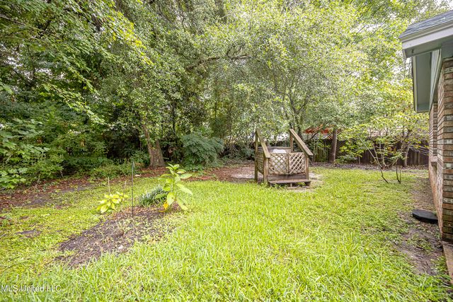 2713 N 6th Street, Ocean Springs, MS 39564