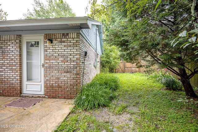 2713 N 6th Street, Ocean Springs, MS 39564