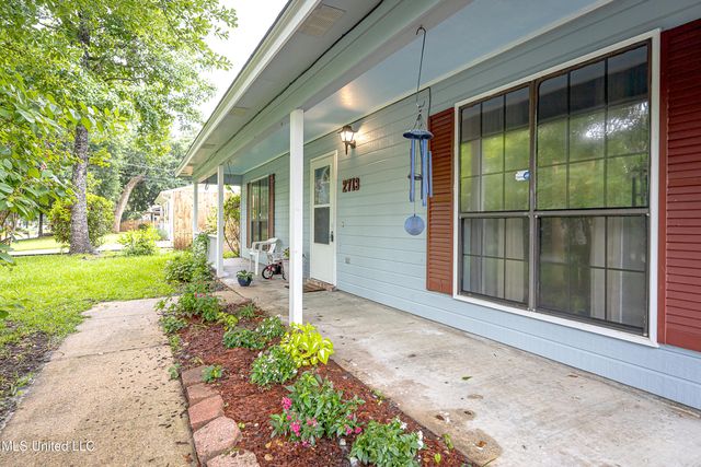 2713 N 6th Street, Ocean Springs, MS 39564