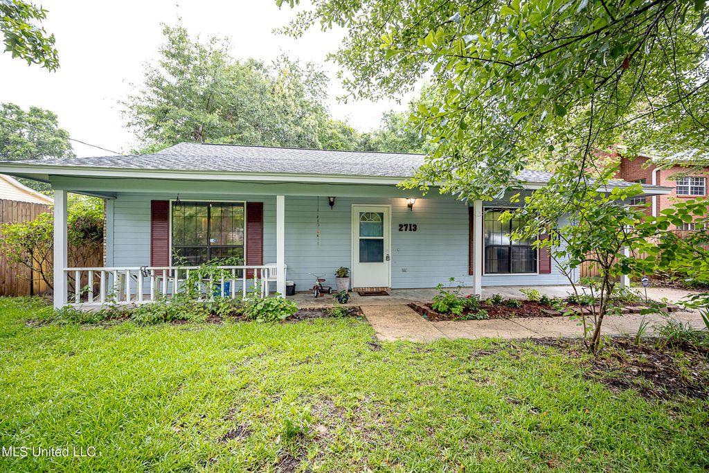 2713 N 6th Street, Ocean Springs, MS 39564