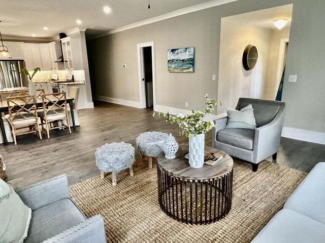207 W Carolina Avenue, Summerville, SC 29483