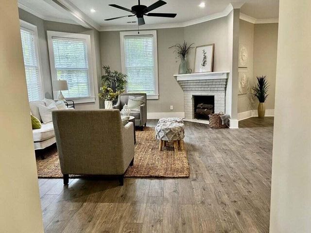 207 W Carolina Avenue, Summerville, SC 29483