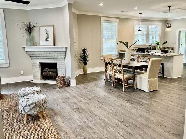 207 W Carolina Avenue, Summerville, SC 29483