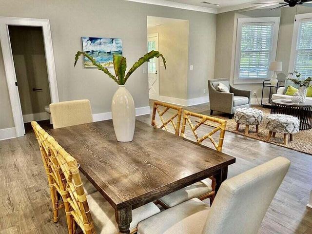 207 W Carolina Avenue, Summerville, SC 29483