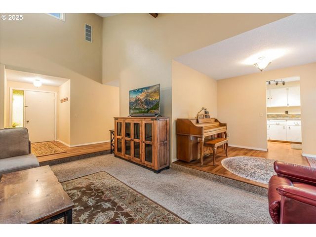 1225 Se JACQUELIN Dr, Hillsboro, OR 97123