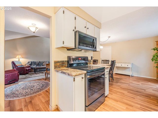 1225 Se JACQUELIN Dr, Hillsboro, OR 97123