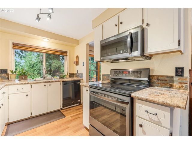 1225 Se JACQUELIN Dr, Hillsboro, OR 97123