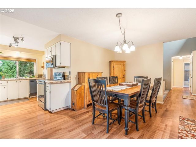 1225 Se JACQUELIN Dr, Hillsboro, OR 97123