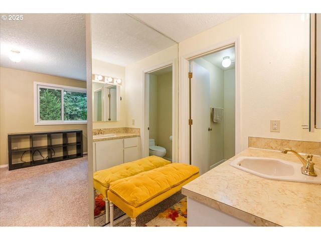 1225 Se JACQUELIN Dr, Hillsboro, OR 97123