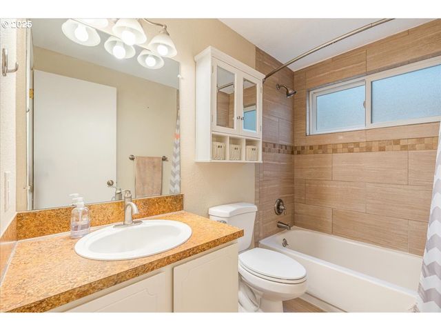 1225 Se JACQUELIN Dr, Hillsboro, OR 97123