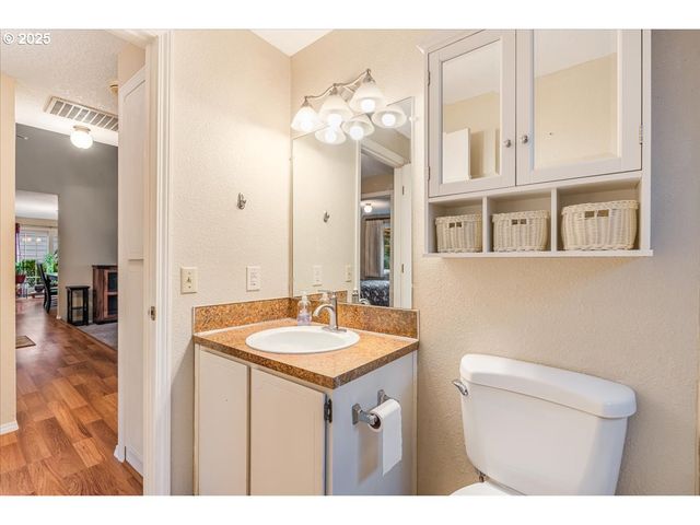 1225 Se JACQUELIN Dr, Hillsboro, OR 97123