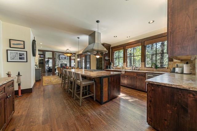 8250 Lahontan Drive, Truckee, CA 96161