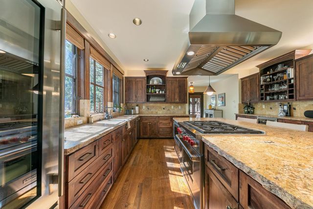 8250 Lahontan Drive, Truckee, CA 96161