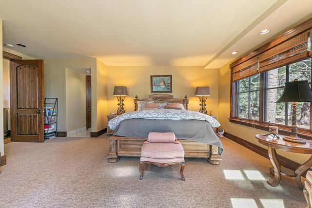 8250 Lahontan Drive, Truckee, CA 96161