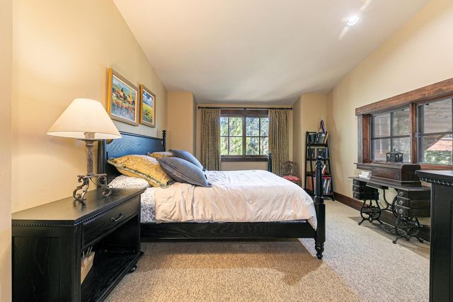 8250 Lahontan Drive, Truckee, CA 96161