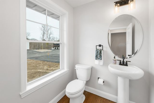 7D Mustang Dr, Litchfield, NH 03052