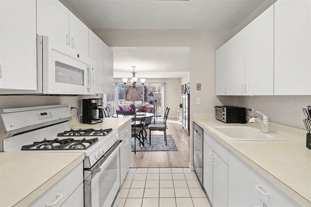 719 Watersedge Drive, Ann Arbor, MI 48105