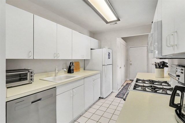 719 Watersedge Drive, Ann Arbor, MI 48105