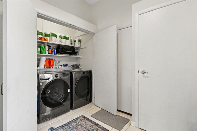 719 Watersedge Drive, Ann Arbor, MI 48105