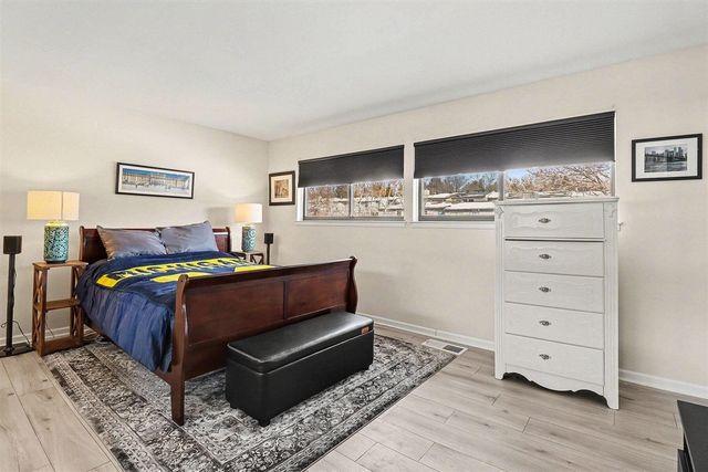 719 Watersedge Drive, Ann Arbor, MI 48105