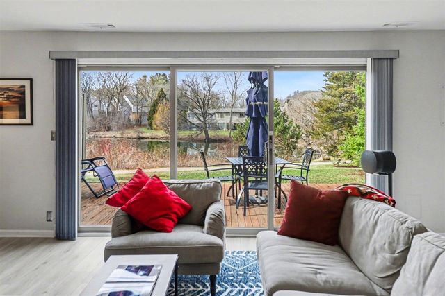 719 Watersedge Drive, Ann Arbor, MI 48105