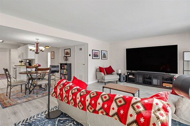 719 Watersedge Drive, Ann Arbor, MI 48105