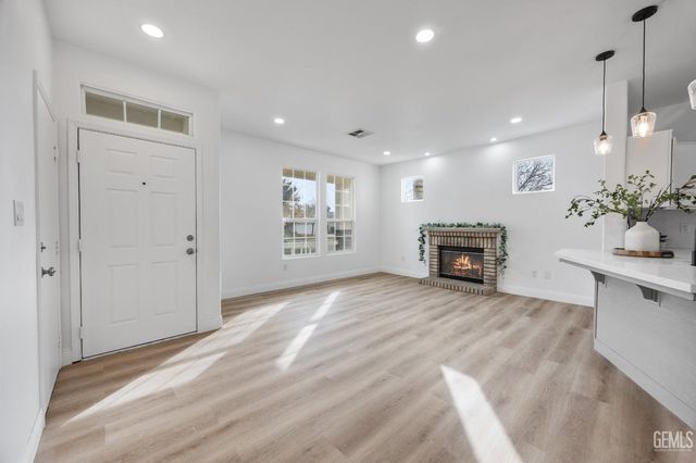 8510 Mainsail Drive, Bakersfield, CA 93312