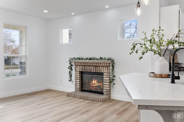 8510 Mainsail Drive, Bakersfield, CA 93312