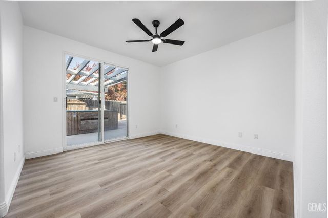 8510 Mainsail Drive, Bakersfield, CA 93312