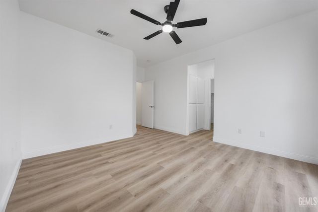 8510 Mainsail Drive, Bakersfield, CA 93312