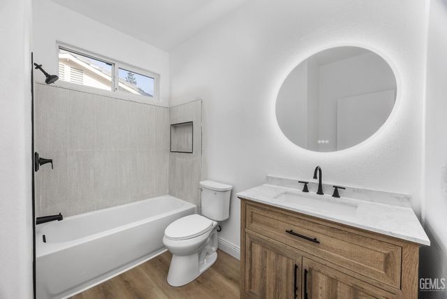 8510 Mainsail Drive, Bakersfield, CA 93312