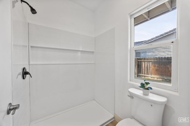 8510 Mainsail Drive, Bakersfield, CA 93312