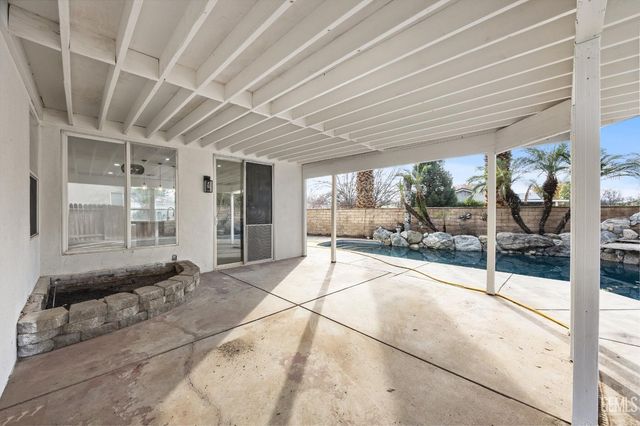 8510 Mainsail Drive, Bakersfield, CA 93312