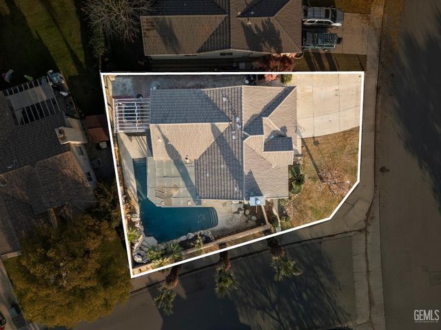 8510 Mainsail Drive, Bakersfield, CA 93312