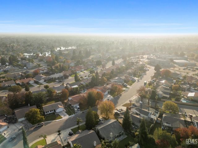 8510 Mainsail Drive, Bakersfield, CA 93312