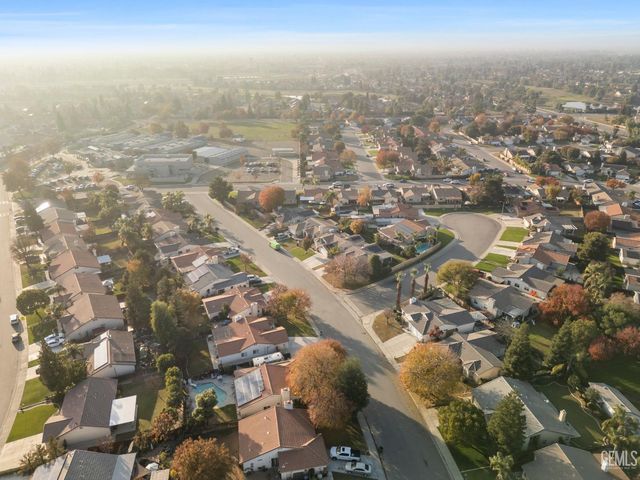 8510 Mainsail Drive, Bakersfield, CA 93312