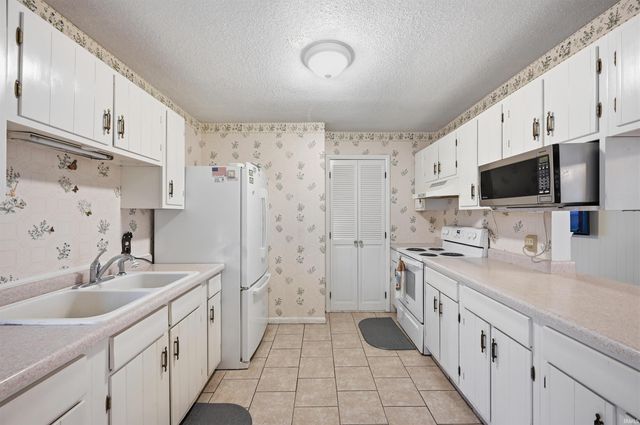 1617 Plymouth Drive, New Castle, IN 47362