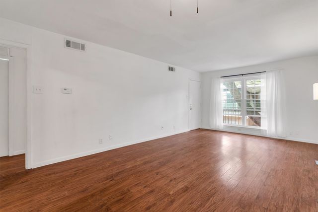 5305 Fleetwood Oaks Avenue 274, Dallas, TX 75235