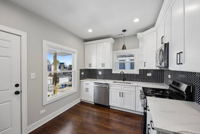 853 N Laramie Avenue, Chicago, IL 60651