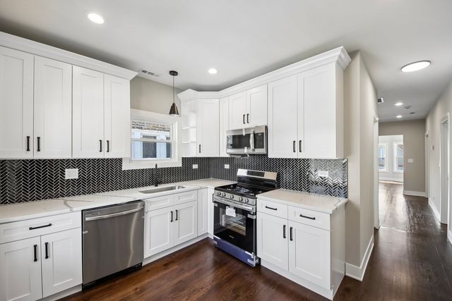 853 N Laramie Avenue, Chicago, IL 60651