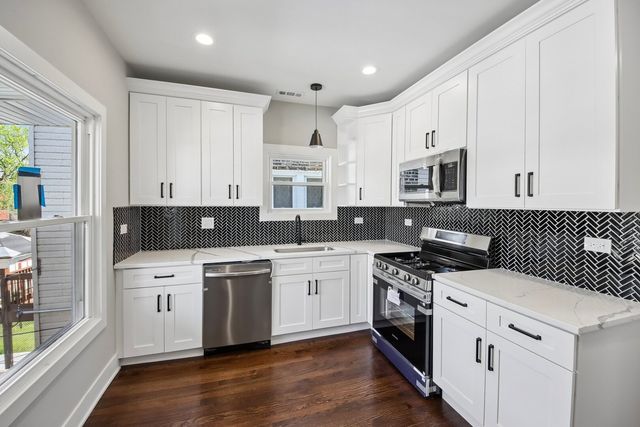 853 N Laramie Avenue, Chicago, IL 60651